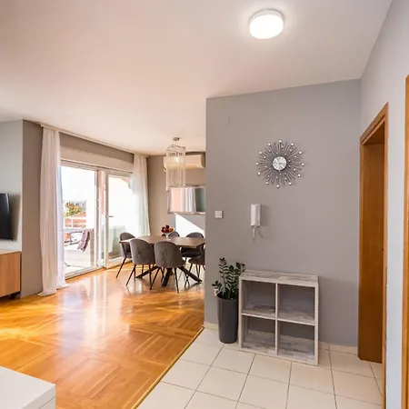 Haja Apartment *